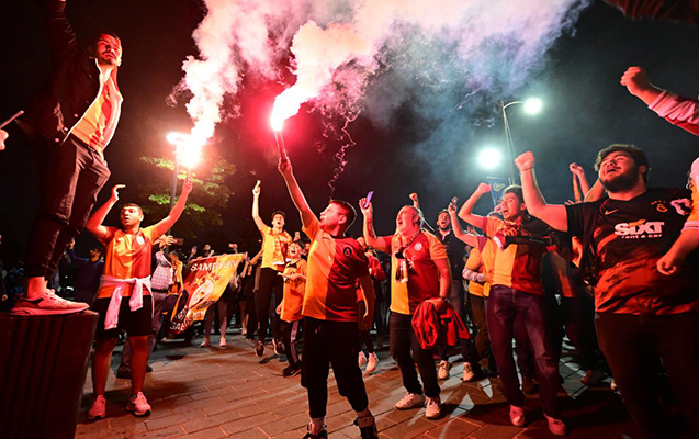 Çempionluq üçün darıxdılar, küçələrə töküldülər - FOTOREPORTAJ