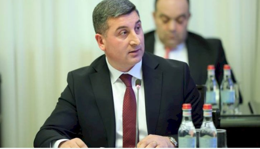 “Niyə həmişə “təslim etmək”dən danışırsız, anlamıram”