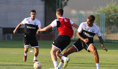 “Neftçi” müvəqqəti olaraq iki məşqçiyə tapşırıldı -