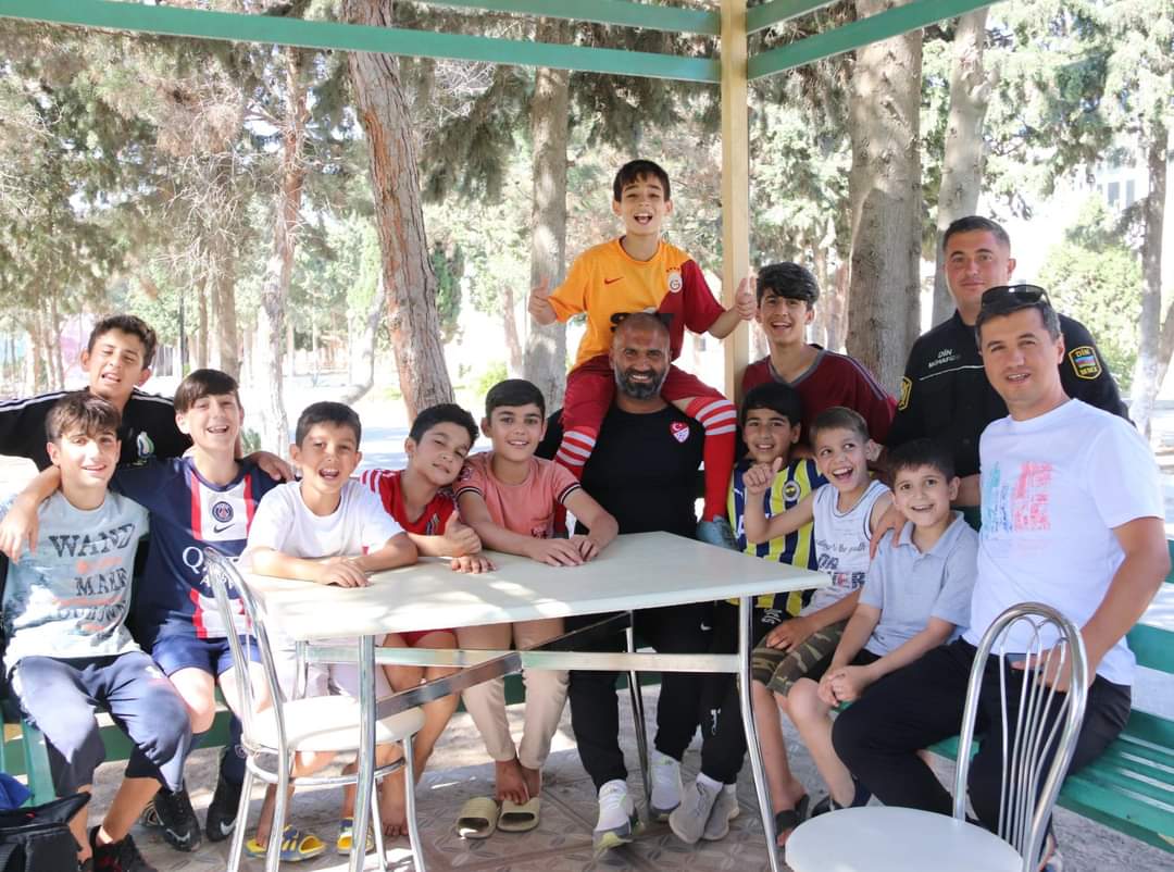 Azərbaycanlı məşqçinin nümunəvi addımını görün - FOTOLAR