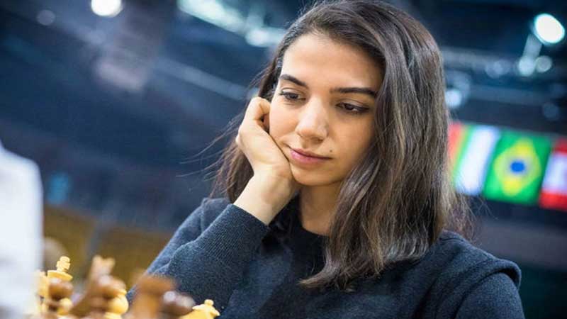 Hicabdan imtina edən iranlı Sara Bakıya gəlir