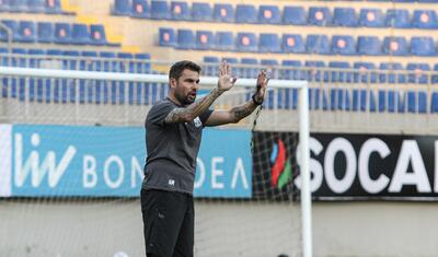 “Neftçi”nin prezidenti futbolçuları ətrafına yığdı və...