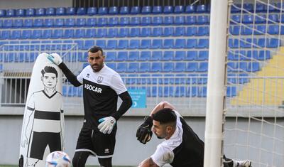 “Neftçi”nin prezidenti futbolçuları ətrafına yığdı və...