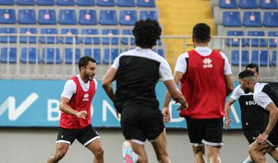 “Neftçi”nin prezidenti futbolçuları ətrafına yığdı və...