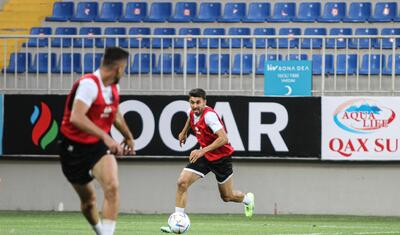 “Neftçi”nin prezidenti futbolçuları ətrafına yığdı və...