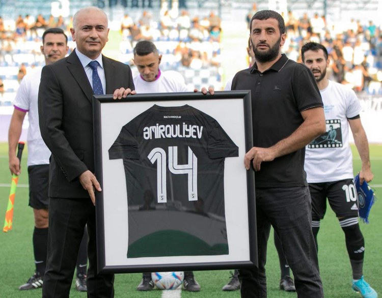 Tanınmış azərbaycanlı futbolçunu yola saldılar