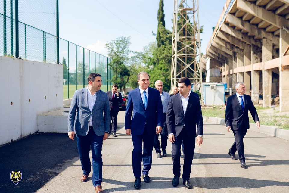 Azərbaycanda klub rəhbəri söz verir, borcunu vermir - PROBLEM
