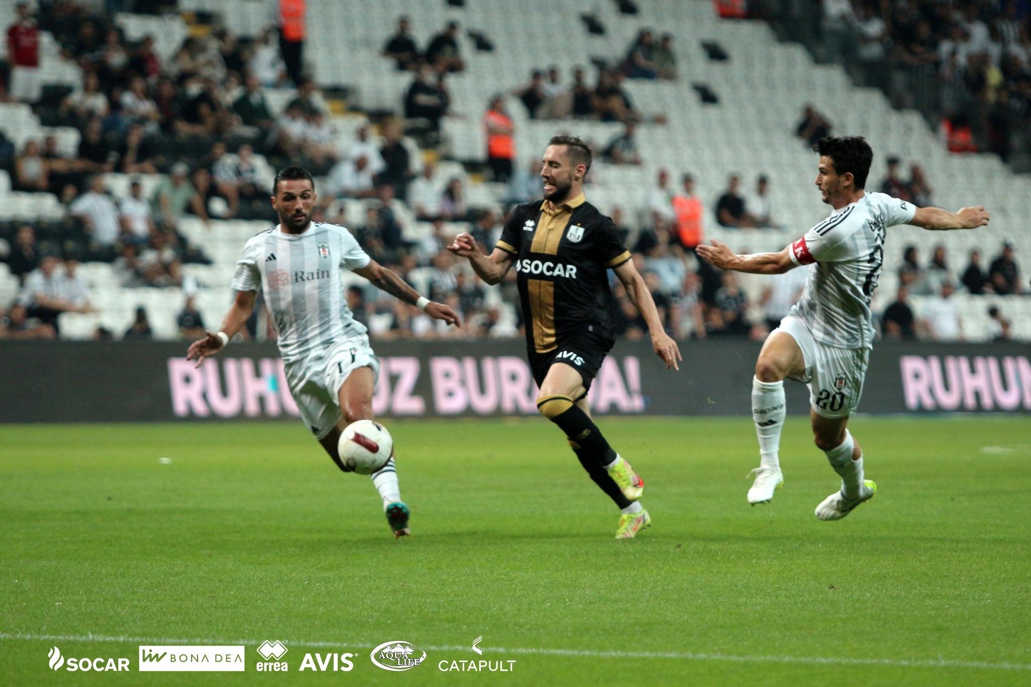 Şenol Güneşin təriflədiyi “Neftçi”nin futbolçusu “Sportinfo”ya dedi ki…