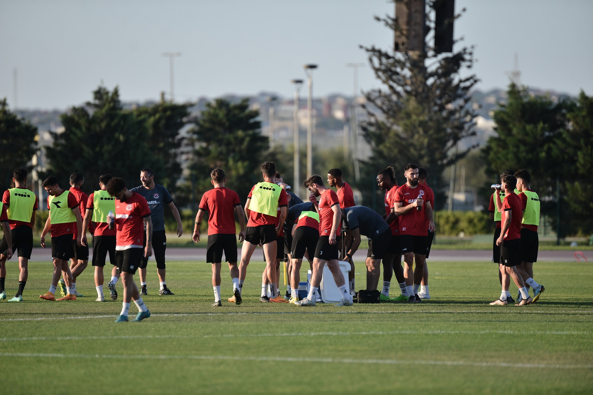 Premyer Liqanın yeni iştirakçısı daha bir legionerlə anlaşmaq istəyir
