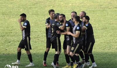 Klub rəhbərinin oğlu qol vurdu, qızlar baxdı -