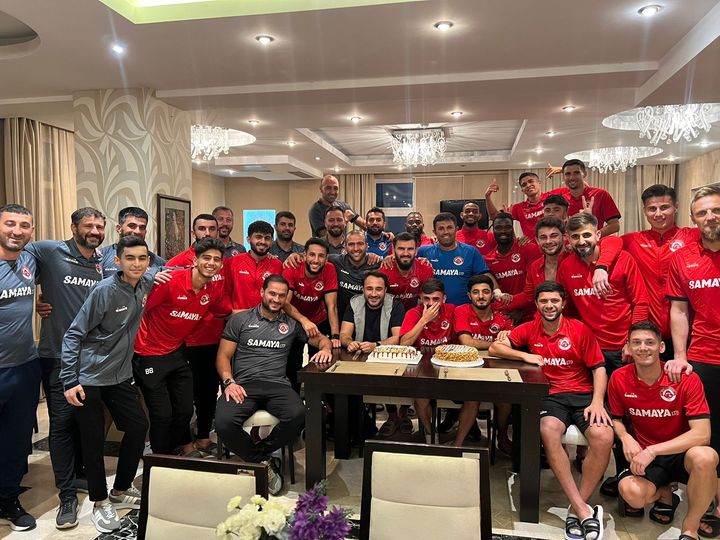 Azərbaycanda çıxış edən legioner ata oldu, hamı başına yığışdı - FOTO