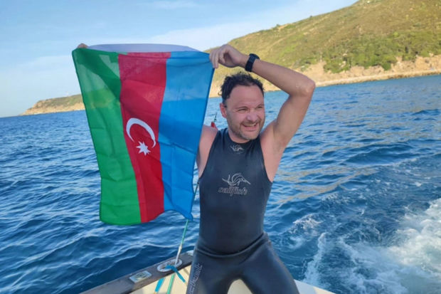 Azərbaycanlı Cəbəllüttariq boğazını üzərək keçdi - FOTO