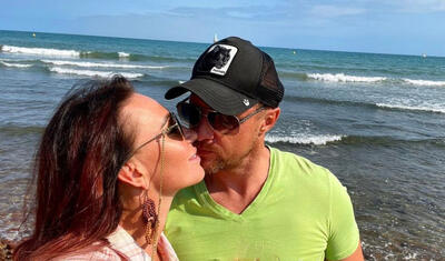 Millinin sabiq qapıçısı xanımından boşandı, ziyafət verdi -