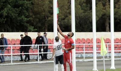 Çoxlu qol, əməlli-başlı insident, 3 "qırmızı", meydana girən it -