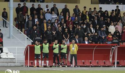 Çoxlu qol, əməlli-başlı insident, 3 "qırmızı", meydana girən it -