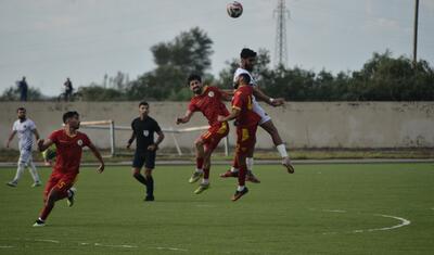 Bu liqada futbolçunun ayağını iki yerdən sındırdılar -