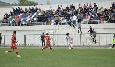 Bu liqada futbolçunun ayağını iki yerdən sındırdılar -