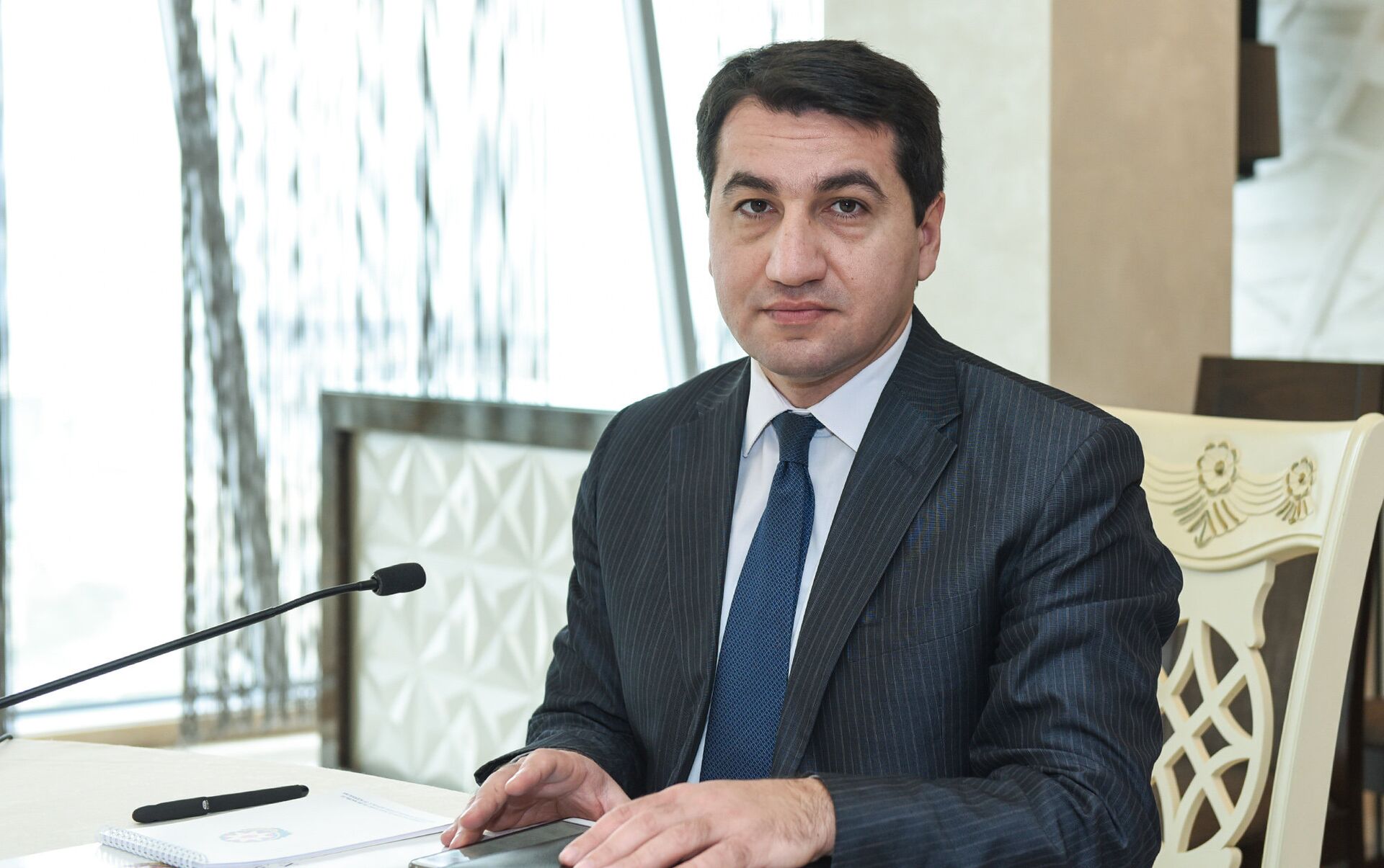 Hikmət Hacıyev: “Bakı gözləmək niyyətində deyil”