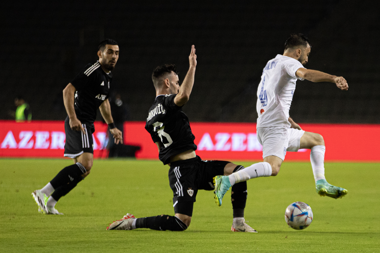 “Neftçi” və “Sabah”ın kölgəsində qalan “Qarabağ”