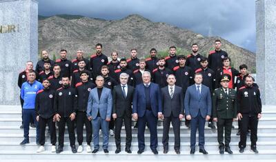 İcra başçısı ilə görüşdülər, Şəhidlər Xiyabanını ziyarət etdilər -