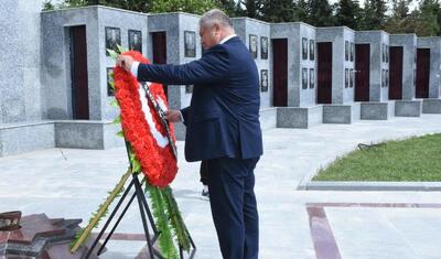 İcra başçısı ilə görüşdülər, Şəhidlər Xiyabanını ziyarət etdilər -