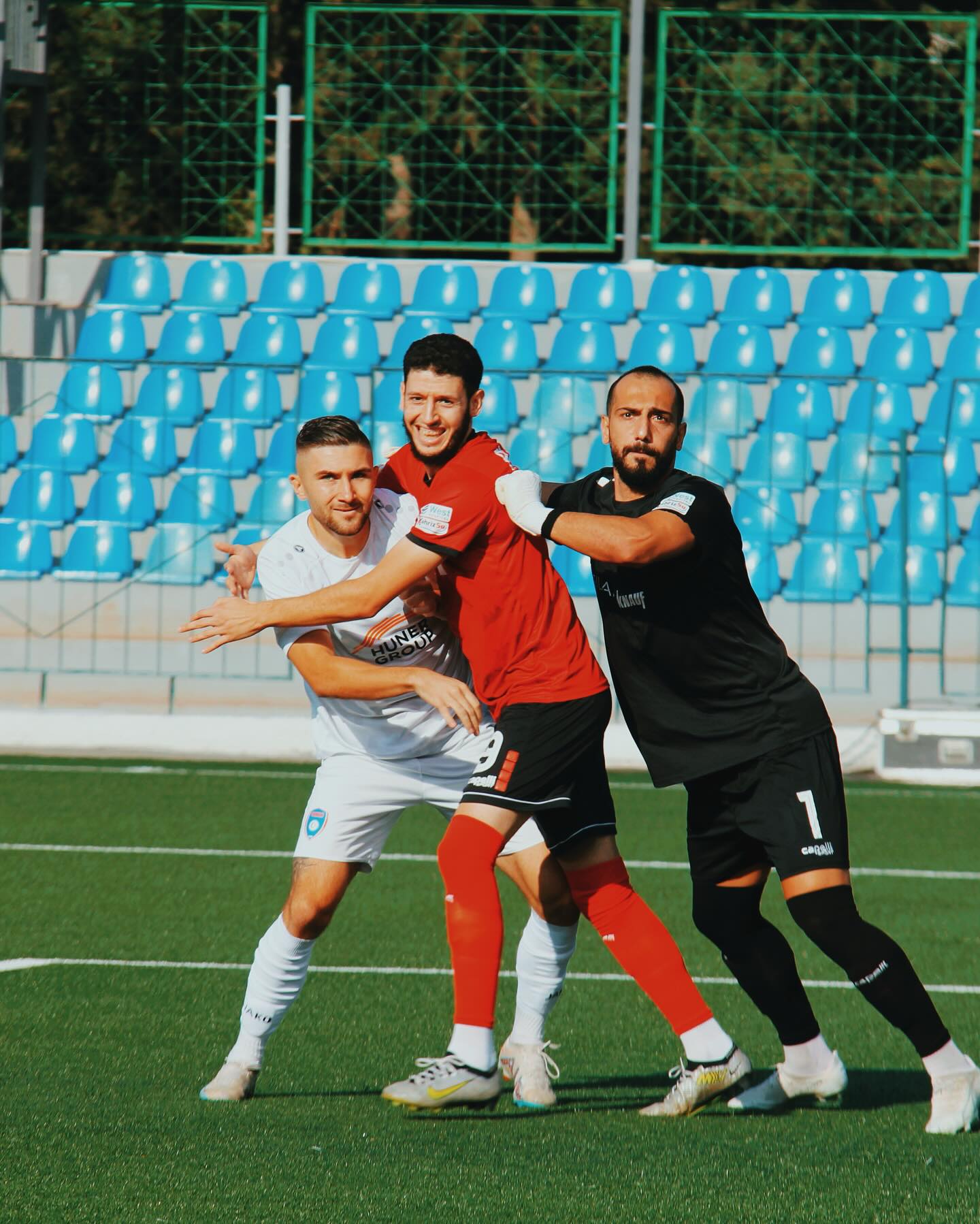 Bu klubda meydandan qovulmayana pis baxırlar