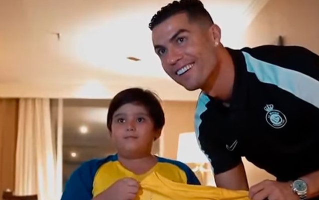 Ronaldo onu görə bilmədiyi üçün ağlayan uşağın arzusunu yerinə yetirdi - VİDEO