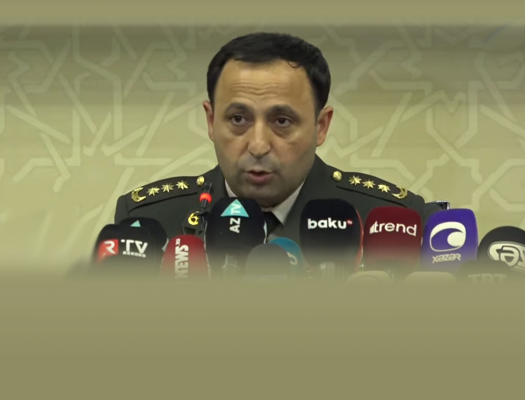 Müdafiə Nazirliyi hazırda brifinq keçirir - CANLI YAYIM