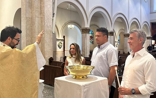 Ötənlərin məşhur hücumçusu xristianlığı qəbul etdi - FOTOLAR