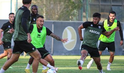 O da "Neftçi"yə qoşuldu, Mutu köməkçiləri ilə məsləhətləşdi  -