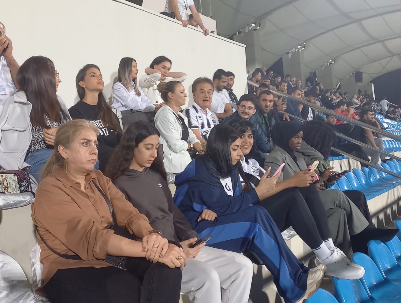 "Neftçi"nin oyununda əcnəbi xanımlar - FOTOLAR