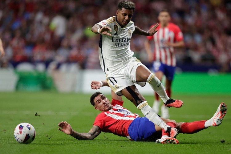 "Atletiko" Madrid derbisində "Real"ı diz çökdürdü - VİDEO