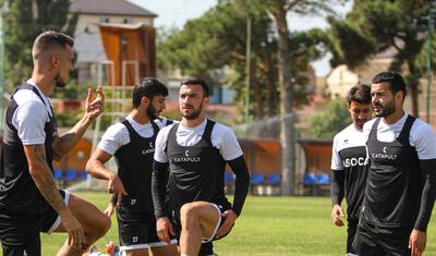 "Neftçi": Mutu futbolçuların üzünü güldürdü, səfər tezləşdi -
