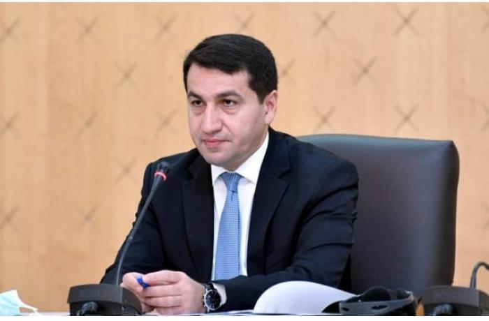 Hikmət Hacıyev: “Azərbaycan heç kəsi Qarabağı tərk etməyə məcbur etmir”