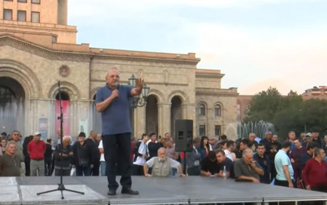 “Ermənistan Azərbaycanla döyüşməkdən qorxur, amma Rusiyaya müharibə elan edib”