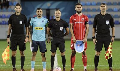 Azərbaycanda vaxtını stadionda keçirən qızlar -