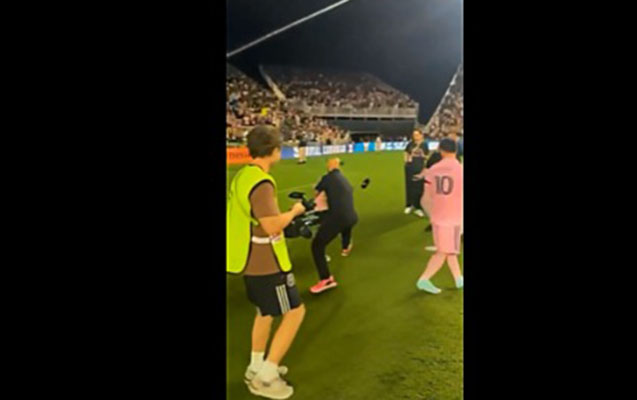 Messinin cangüdəninin bu hərəkəti ilə hər kəsin rəğbətini qazandı - VİDEO