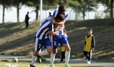 Şəkili futbolçudan bir gözəl qol -