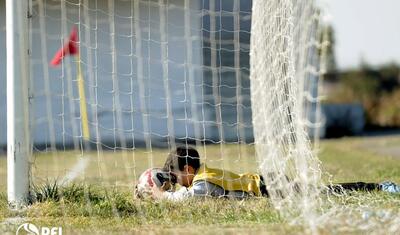 Şəkili futbolçudan bir gözəl qol -