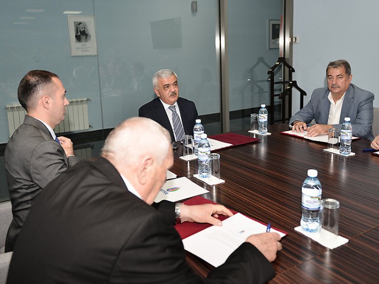 Rövnəq Abdullayev və baş katib bu şəxsi daha millinin başında görmək istəmir