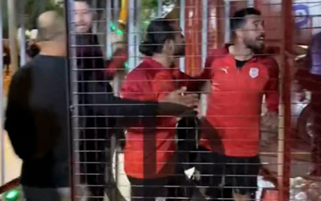 Matç bitdi, futbolçuları ilə polis arasında QALMAQAL DÜŞDÜ - VİDEO