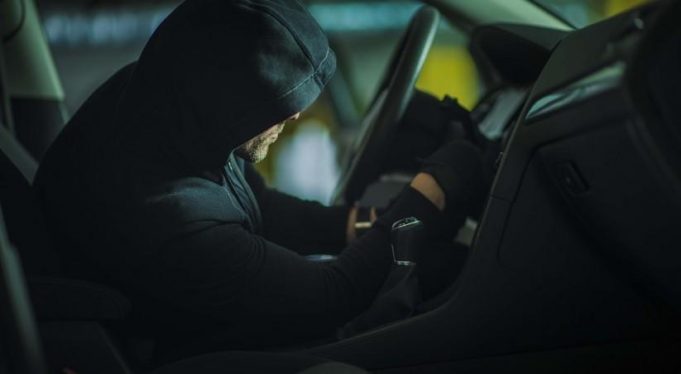 Oğurluq hadisəsini törədən klubun öz əməkdaşı imiş… Üzləşdilər, hadisəni etiraf etdi