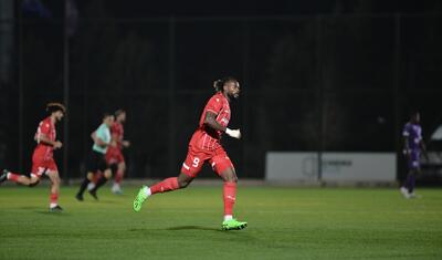 Baş məşqçi əcnəbi oyunçusunun gecə klubunda əylənməsindən xəbər tutdu, söhbətə çağırdı və…