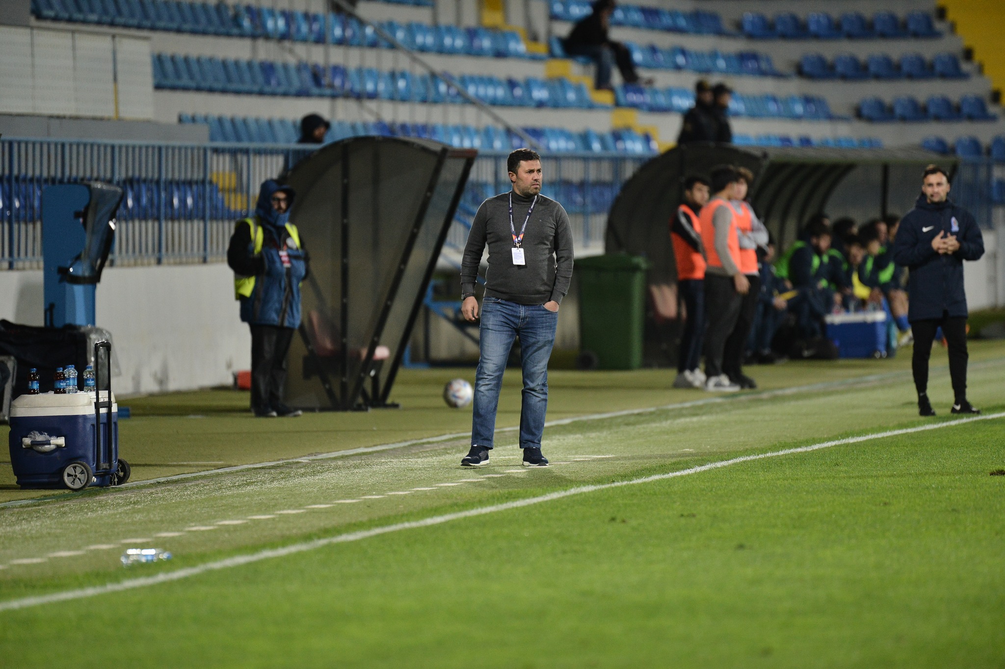Klubun rəhbərliyini futbolçuların ayağına verdi, başı dərdə girdi