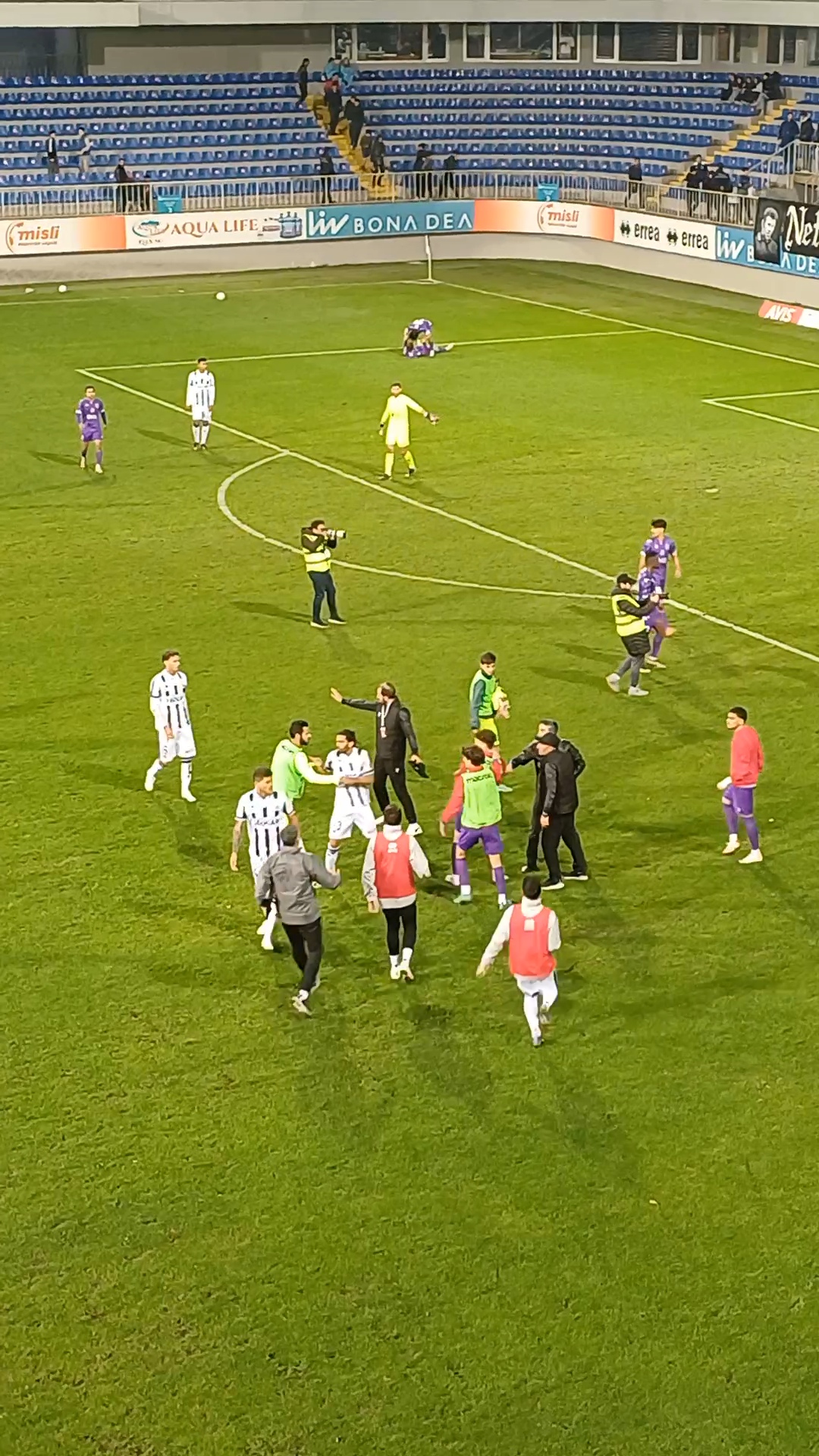 "Neftçi"nin məğlubiyyətindən sonra yaşanan QALMAQALIN ÖZƏL VİDEOsu