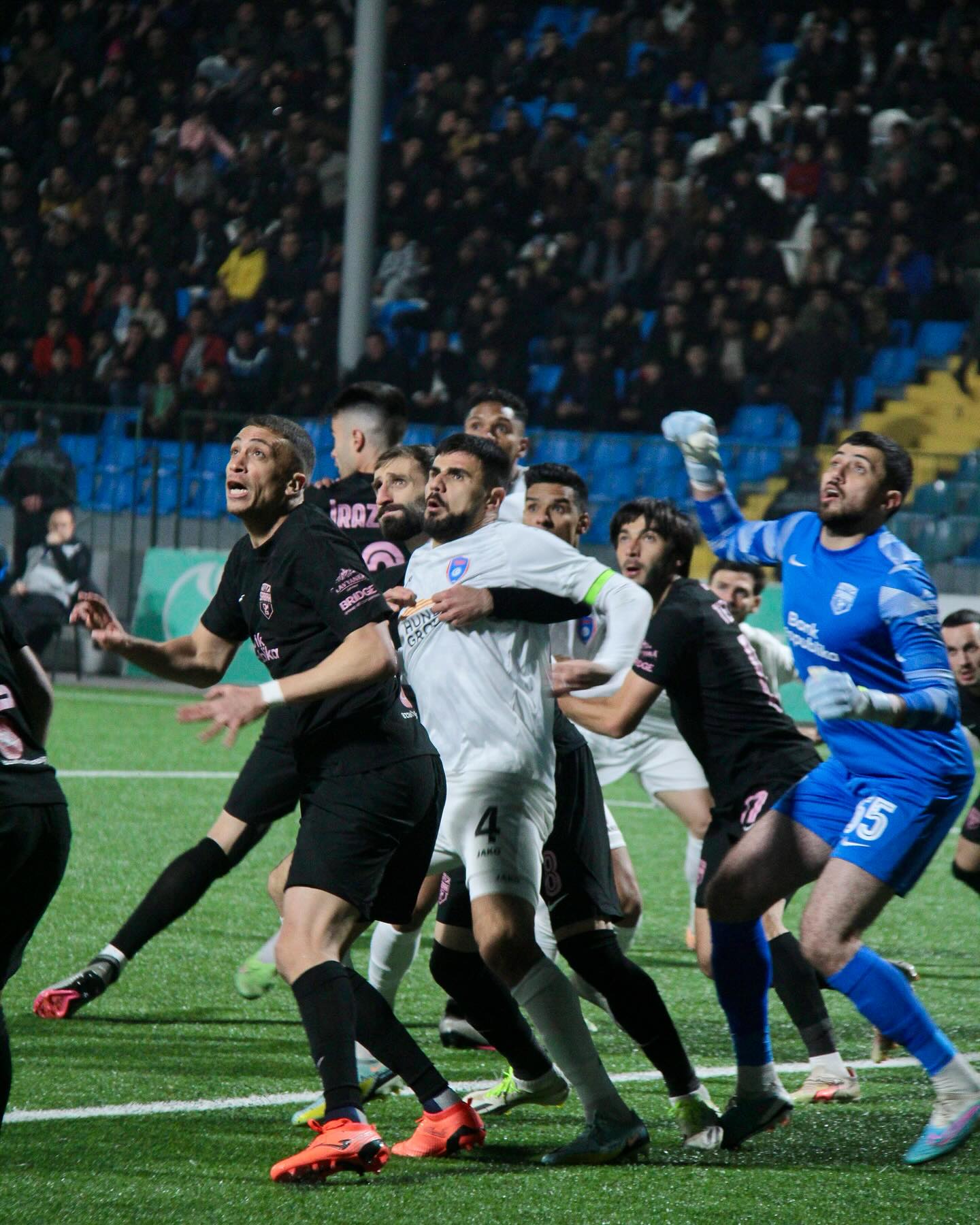 Mən bu kapitan sarğısını qolumda daşımağa layiqəm, ya yox?