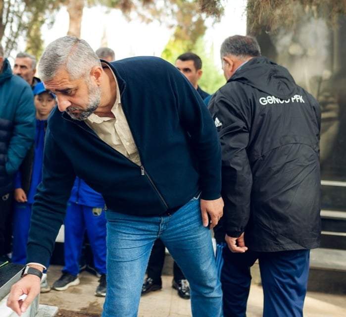 Premyer Liqa klubunun yeni baş məşqçisi aranı qatdı, ÜZR İSTƏDİ