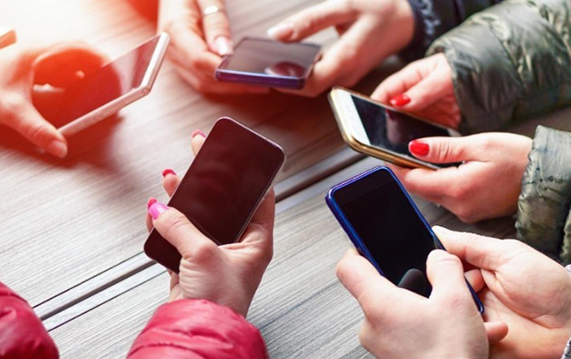 Azərbaycanda telefonların qeydiyyat rüsumu azaldıldı