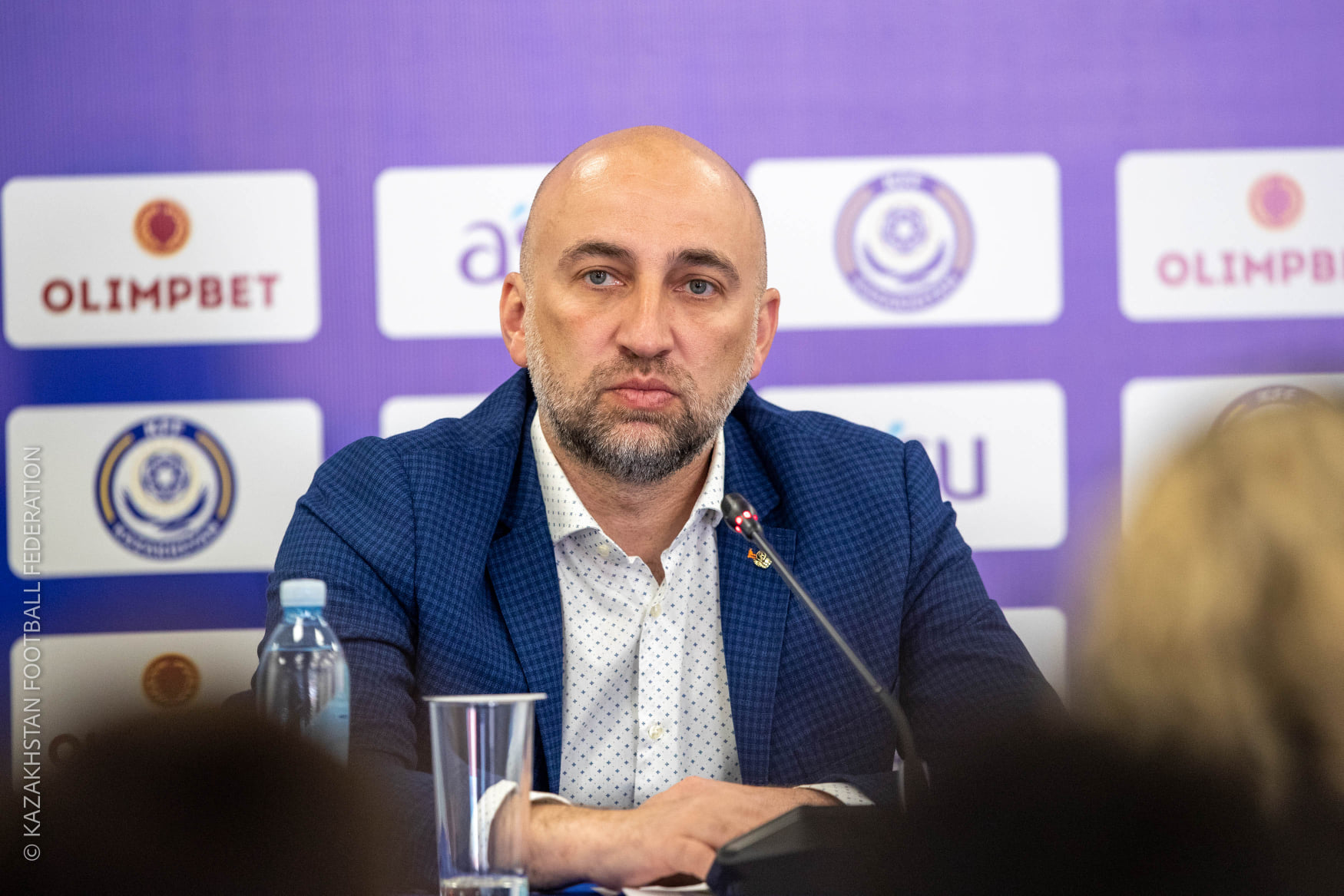 Millinin baş məşqçisinə avtomobil hədiyyə etdilər – Bu ölkədə