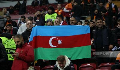 Azərbaycan bayrağı "Qalatasaray" - "Mançester Yunayted" oyununda -